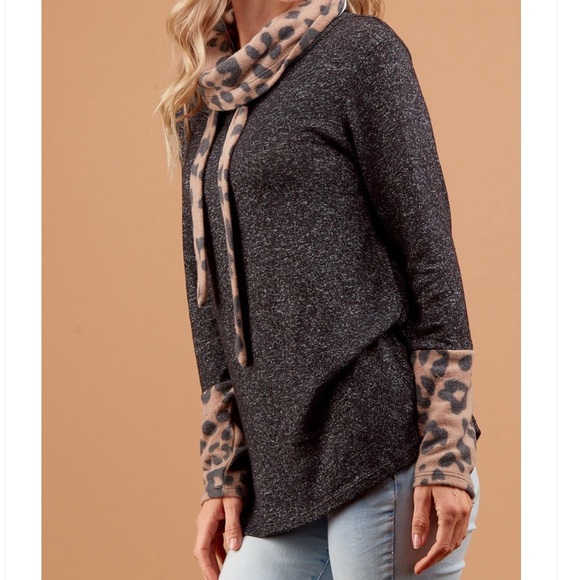 Harmony- black and animal print pullover - Picture 6 of 9